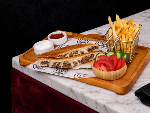 Kavurmalı, Pastırmalı ve Sucuklu Tost
